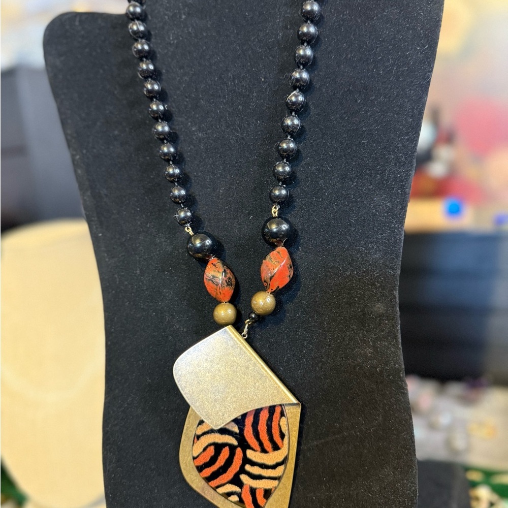 Gold and Black Pendant Necklace - Picture 5 of 9